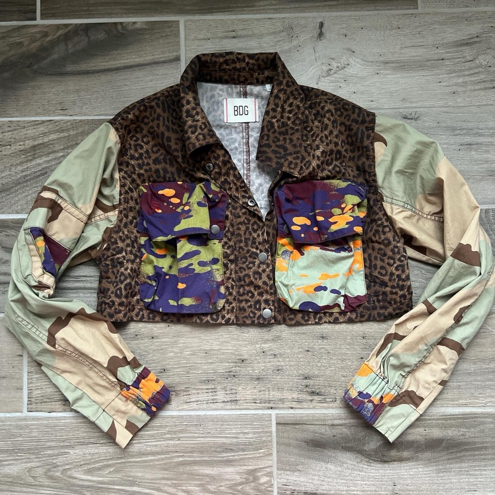 Urban Outfitters BDG Camouflage Cheetah Print Cropped Utility Jacket S